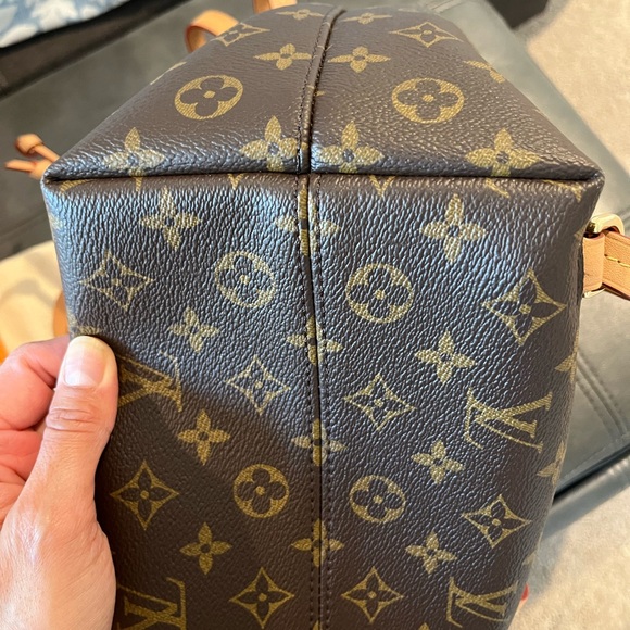 Louis Vuitton Montsouris PM - Picture 9 of 14